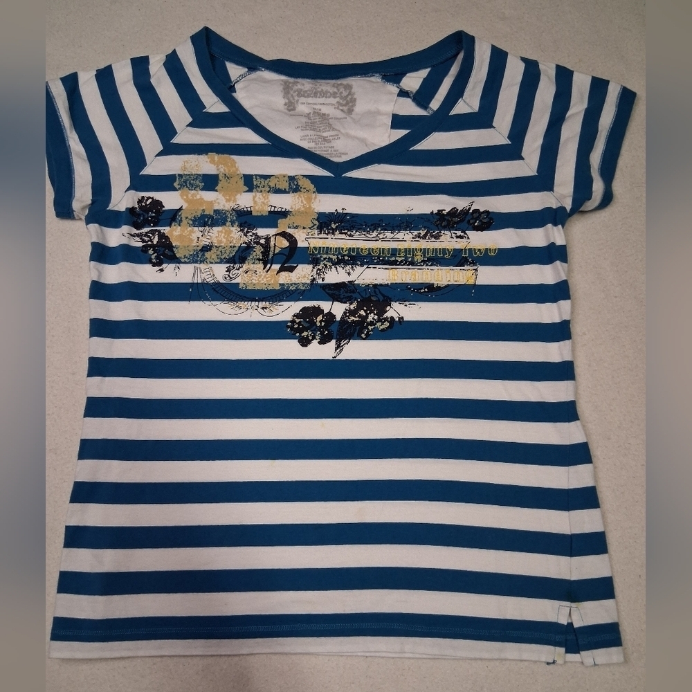 Suzannes Striped V-Neck Tee in Blue and White